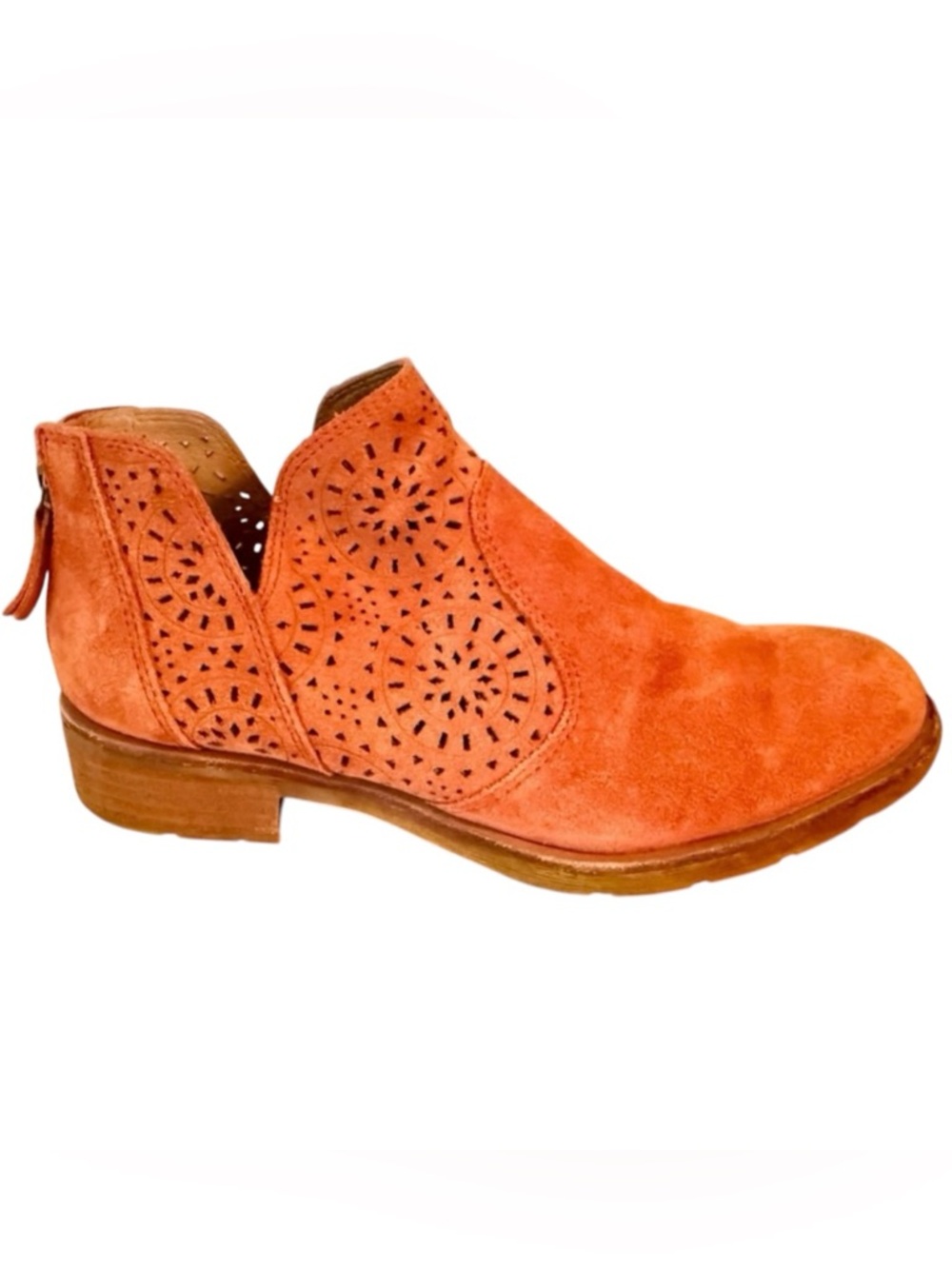 Sofft Barosa Burnt Orange Suede Laser Cut Ankle Booties • Size 7.5